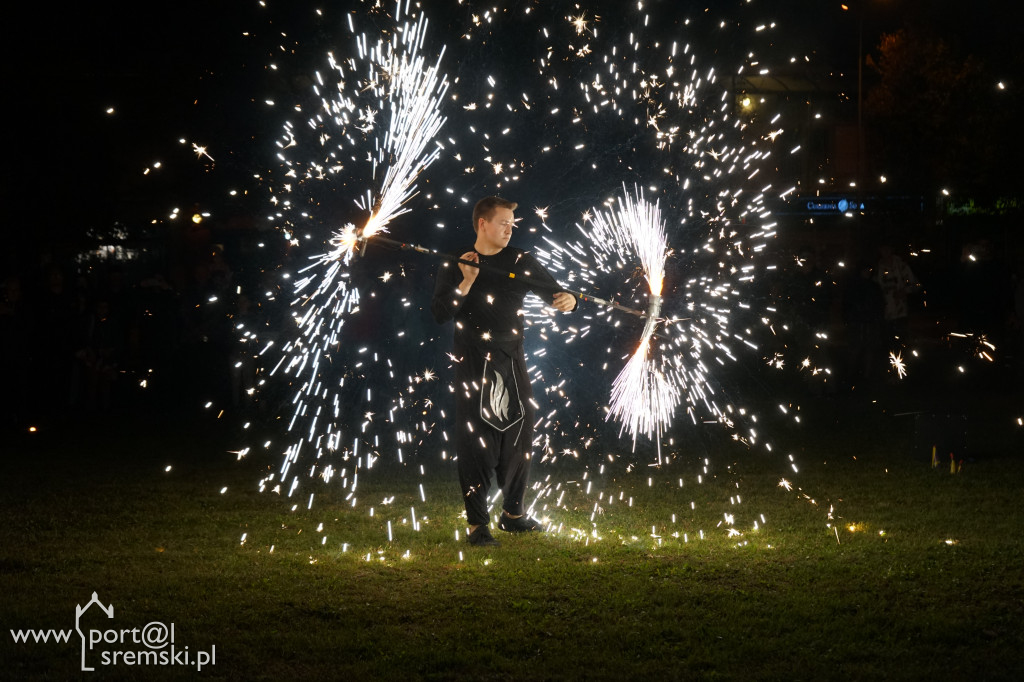 Pokaz Ognia z okazji 70-lecia Spółdzielni Mieszkaniowej