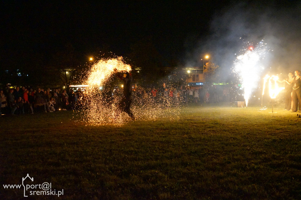Pokaz Ognia z okazji 70-lecia Spółdzielni Mieszkaniowej