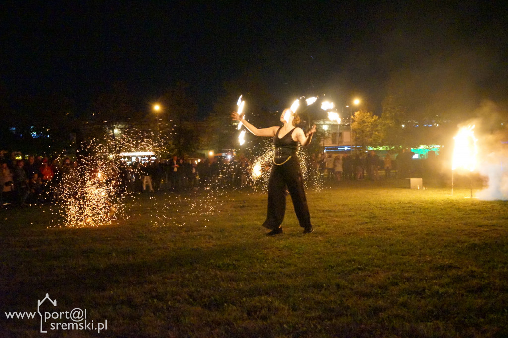 Pokaz Ognia z okazji 70-lecia Spółdzielni Mieszkaniowej