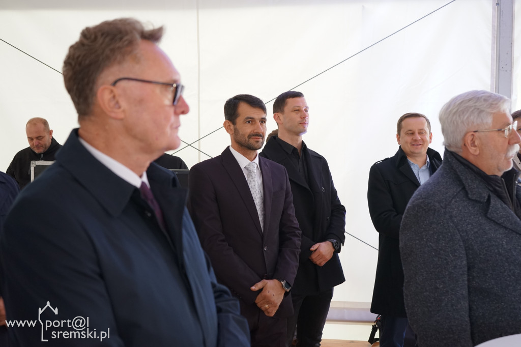 Poświęcenie i wmurowanie kamienia węgielnego - Capchem Śrem