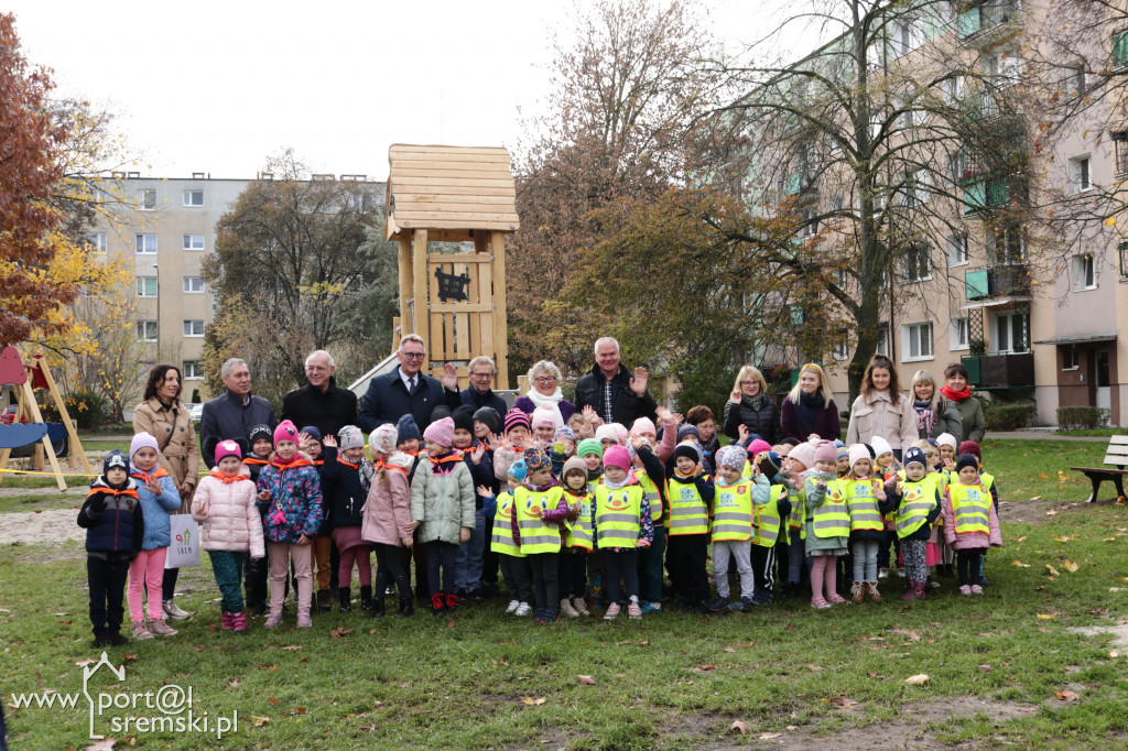 Przedszkolaki dokonały otwarcia nowego placu zabaw w Śremie