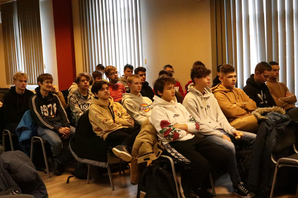 Uczniowie ZSP w Śremie spotkali się z kierowcą