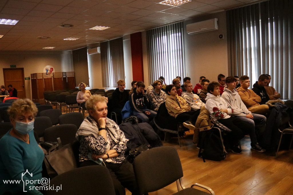 Uczniowie ZSP w Śremie spotkali się z kierowcą