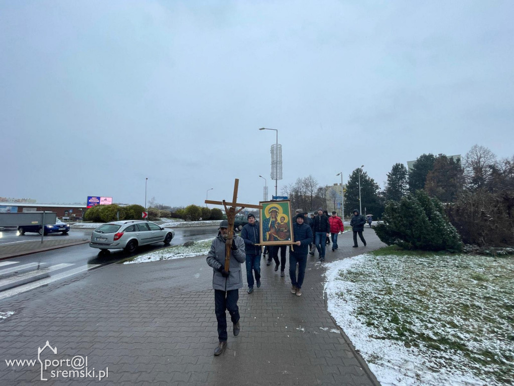 Niestraszny im śnieg i mróz – oddali hołd Obozowi Wielkiej Polski