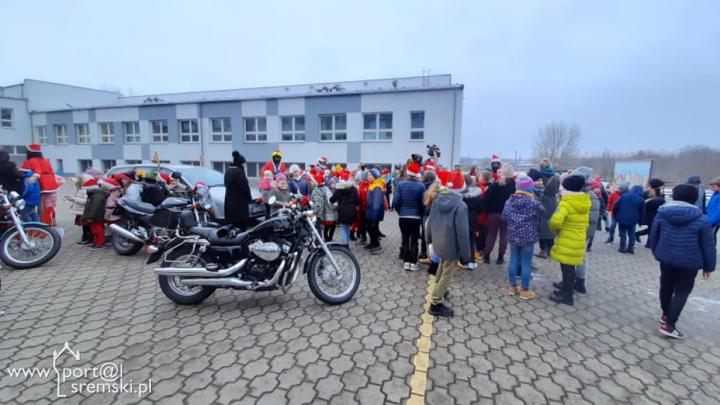Motomikołaje z ZSP odwiedzili uczniów