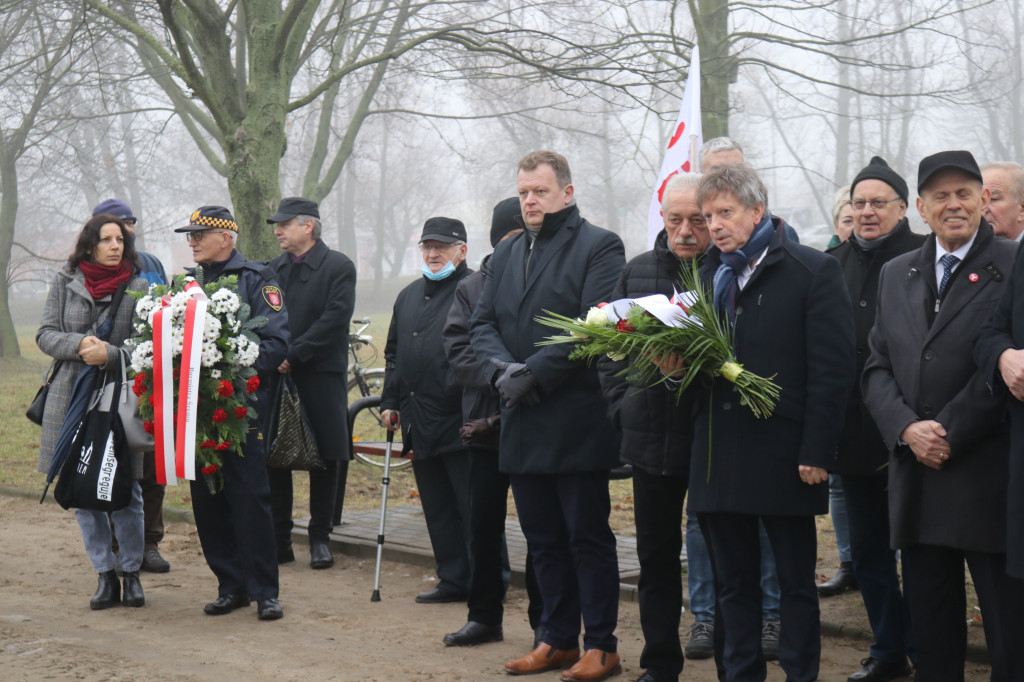 Odsłonięto tablicę i uhonorowano trzech bohaterów