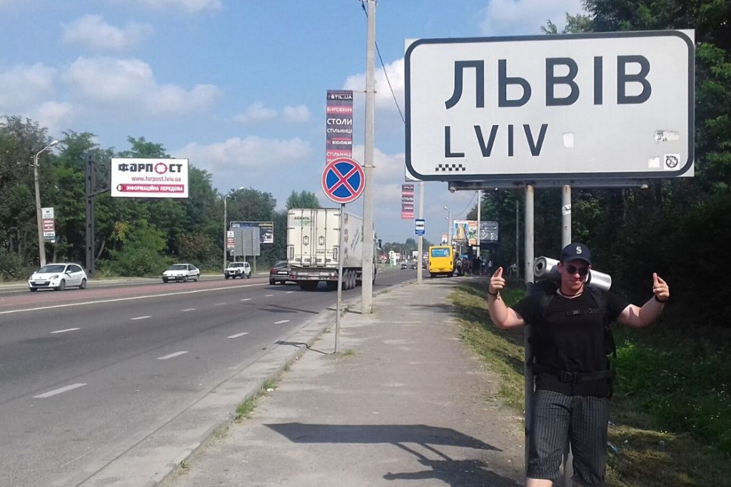 Maciej podróżuje po Europie autostopem