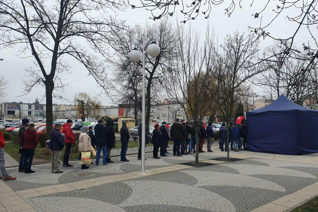 Śremianie odebrali powstańcze flagi