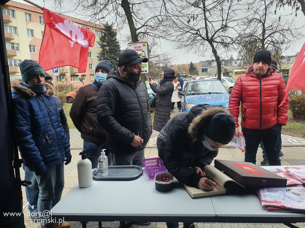 Śremianie odebrali powstańcze flagi