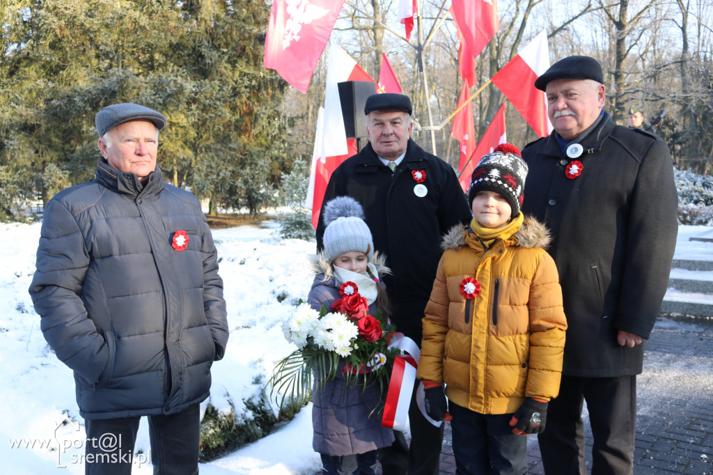 Śremianie uroczyście złożyli kwiaty pod pomnikiem