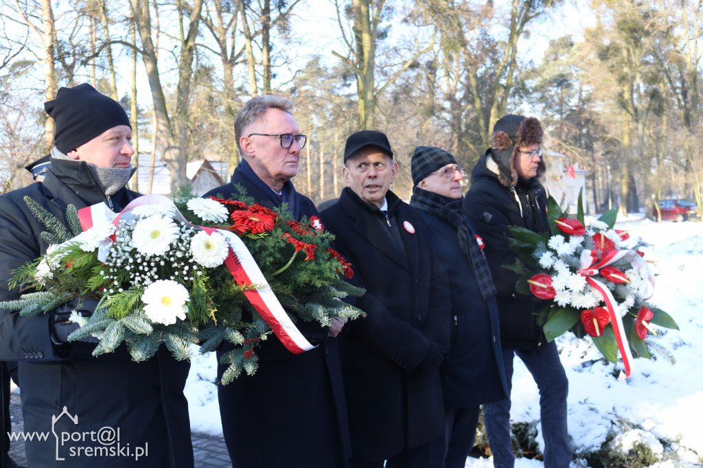 Śremianie uroczyście złożyli kwiaty pod pomnikiem