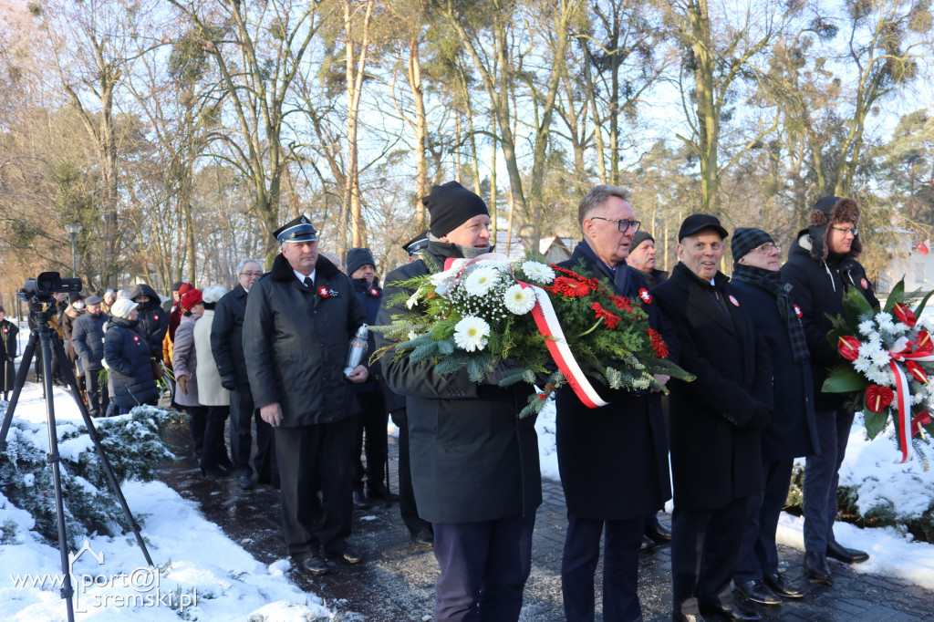 Śremianie uroczyście złożyli kwiaty pod pomnikiem