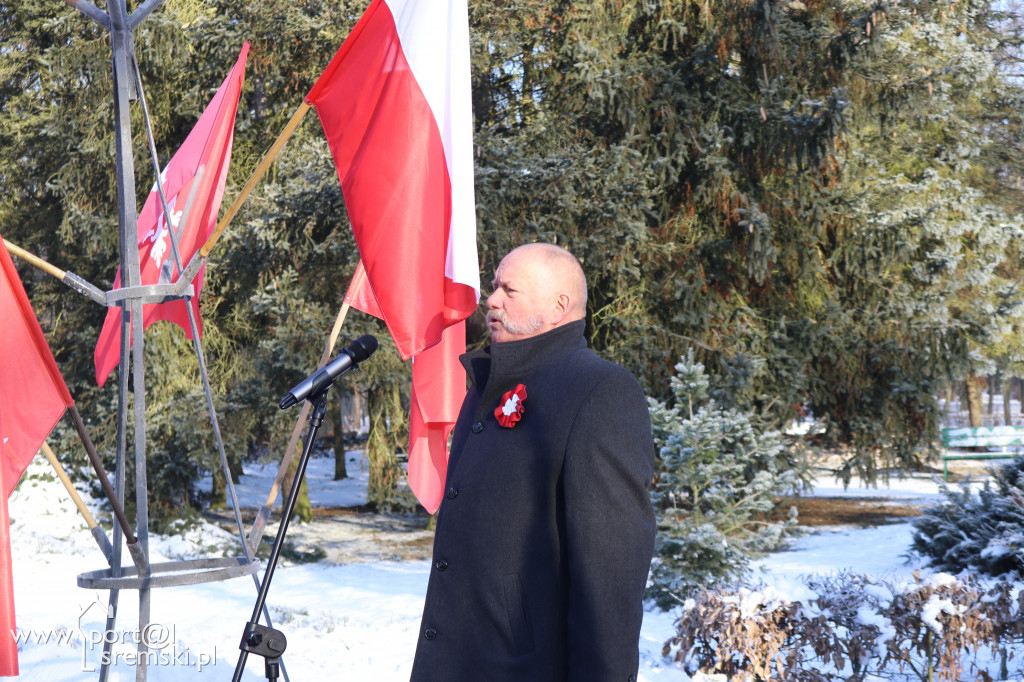 Śremianie uroczyście złożyli kwiaty pod pomnikiem