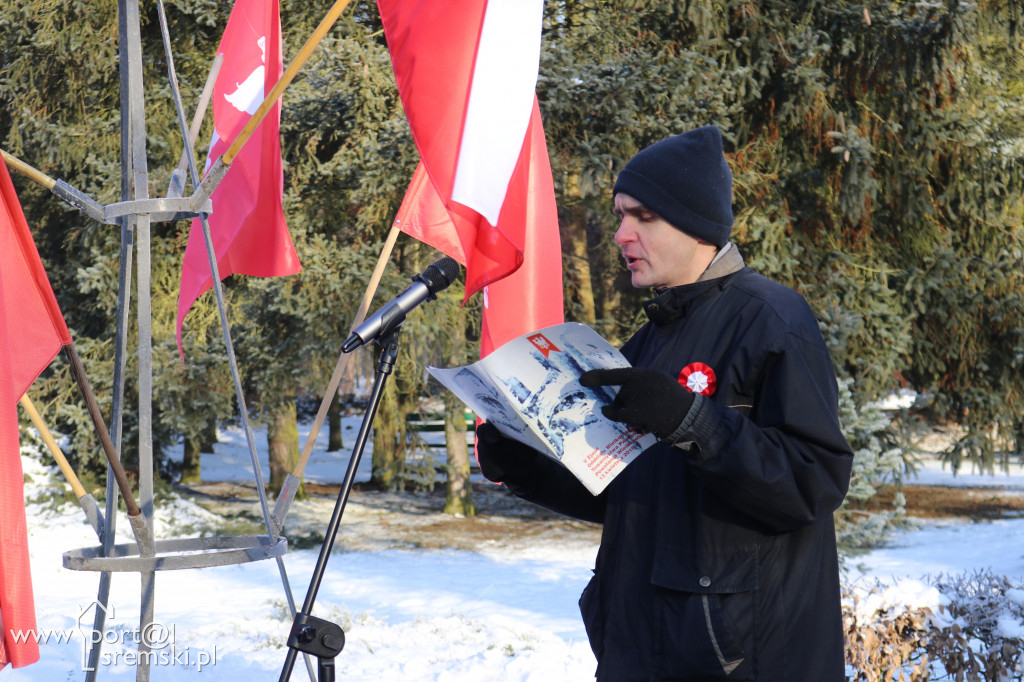 Śremianie uroczyście złożyli kwiaty pod pomnikiem