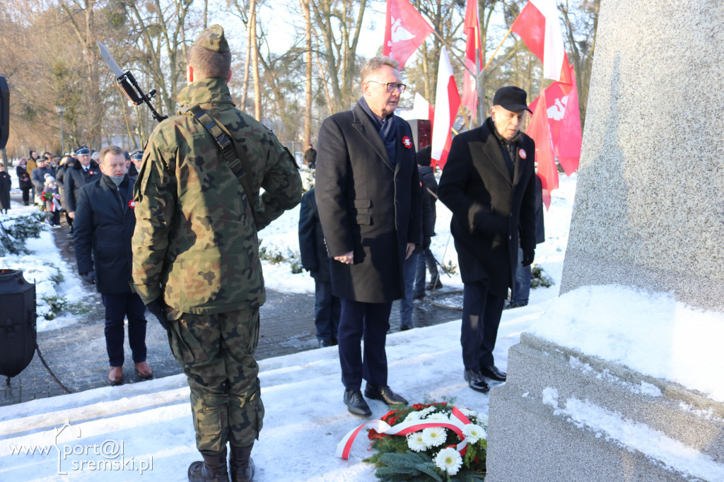 Śremianie uroczyście złożyli kwiaty pod pomnikiem