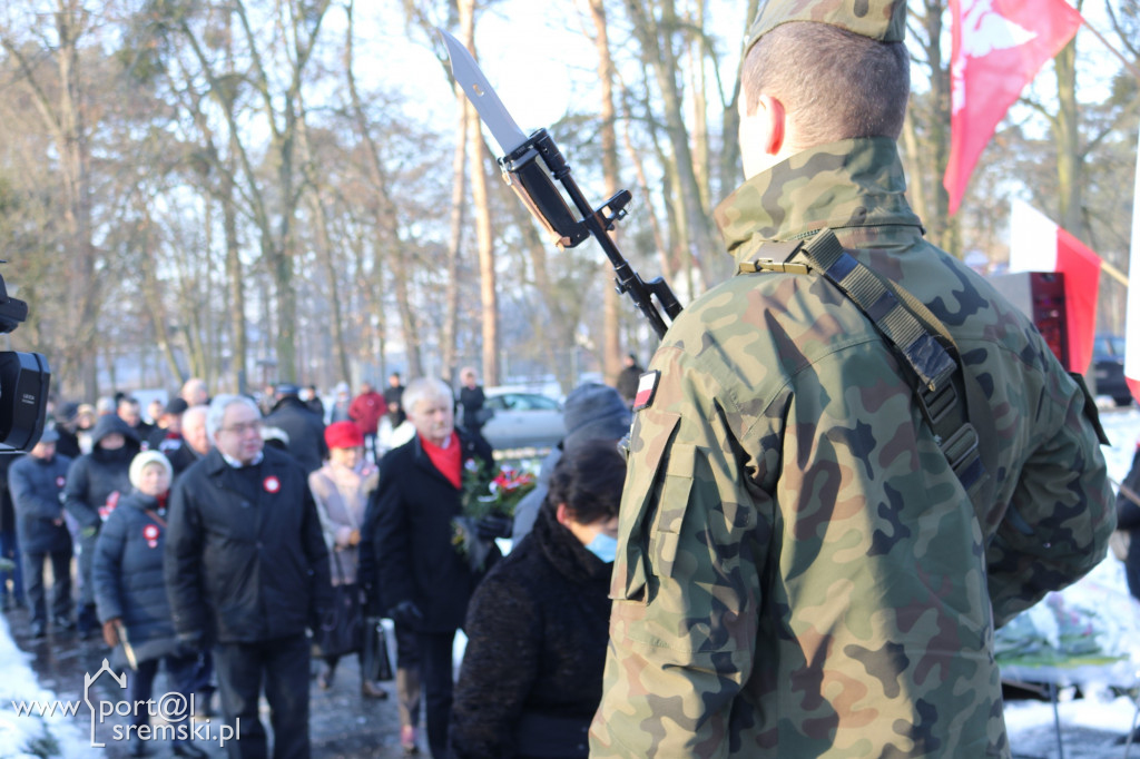 Śremianie uroczyście złożyli kwiaty pod pomnikiem