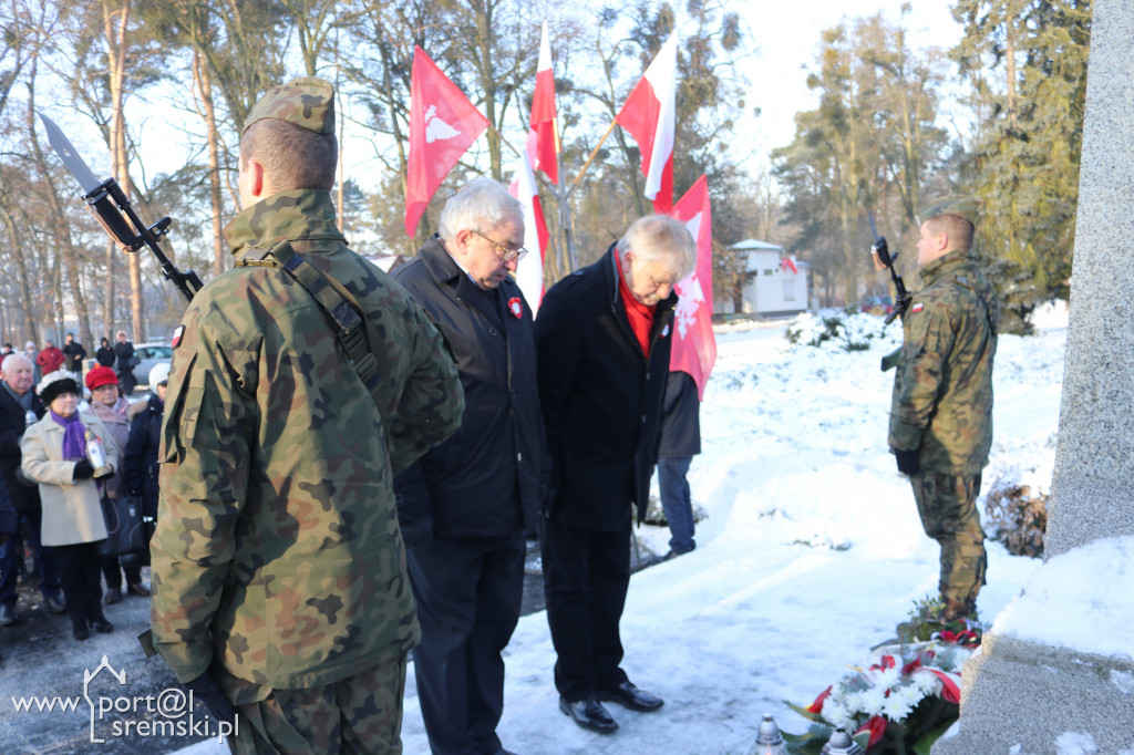 Śremianie uroczyście złożyli kwiaty pod pomnikiem