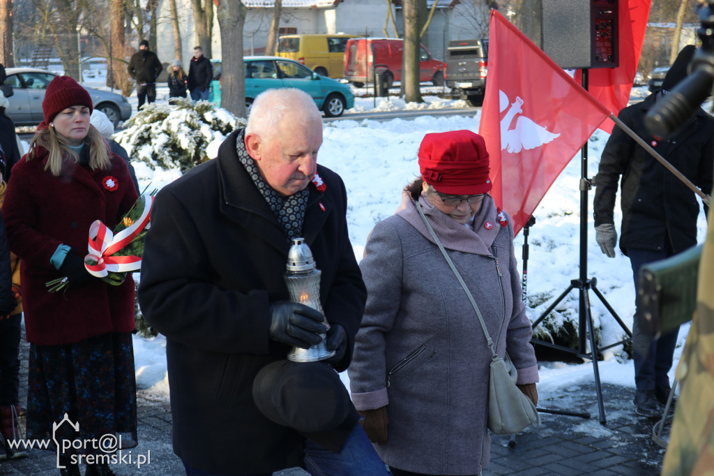 Śremianie uroczyście złożyli kwiaty pod pomnikiem