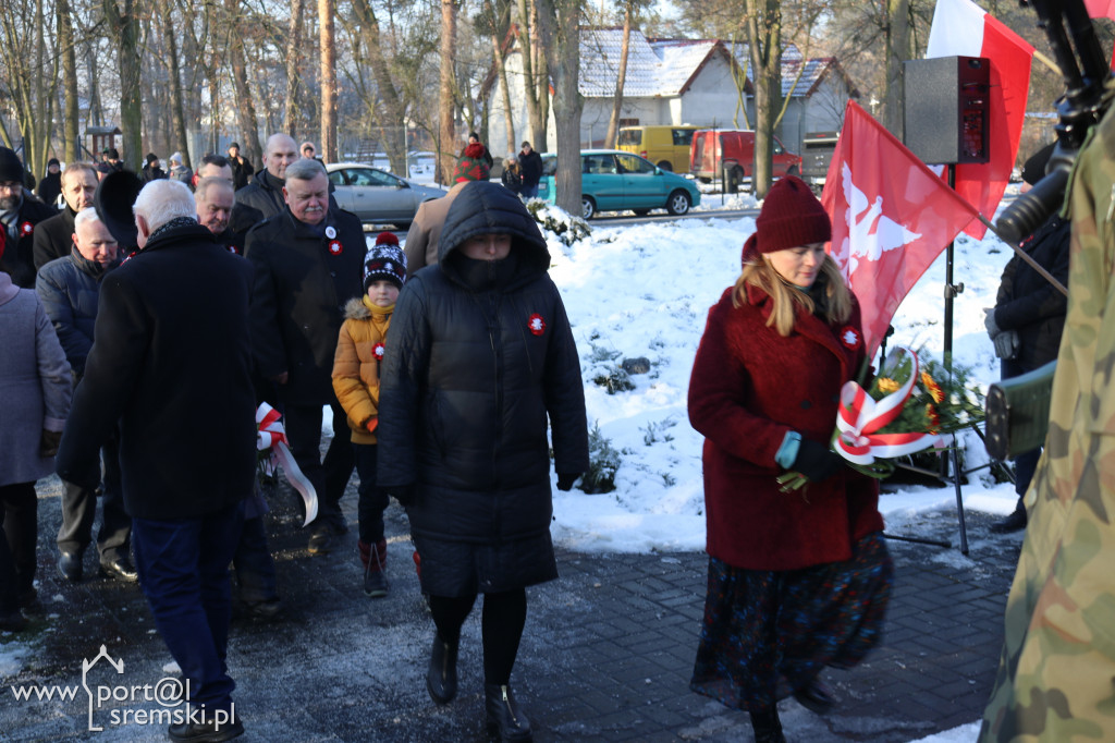 Śremianie uroczyście złożyli kwiaty pod pomnikiem