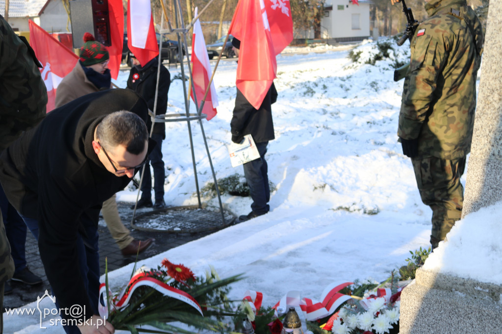 Śremianie uroczyście złożyli kwiaty pod pomnikiem