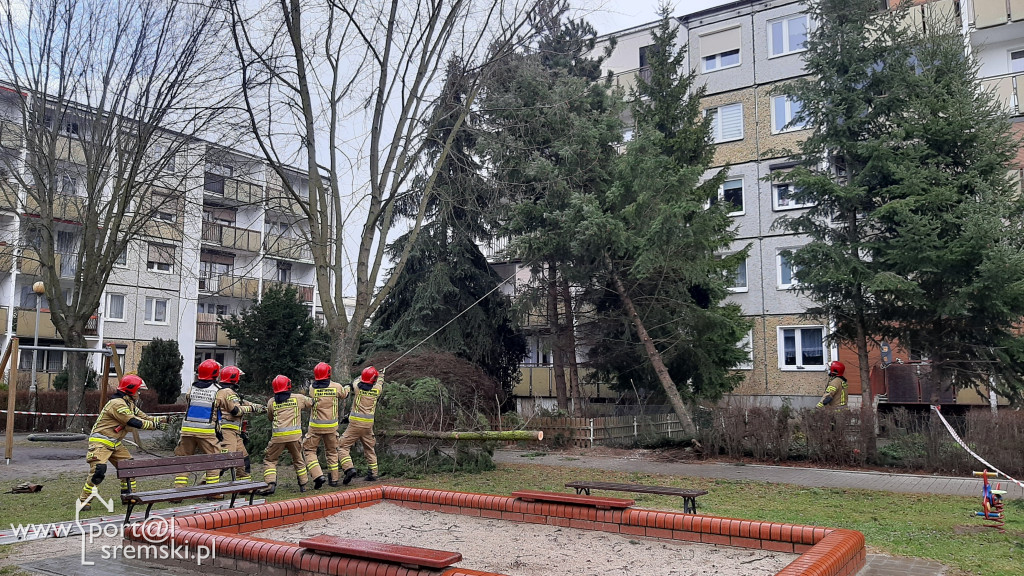Strażacy w akcji na osiedlu