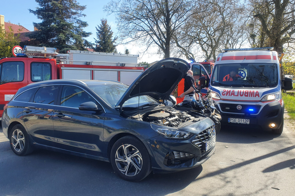 Zderzenie osobówki i motocykla w Psarskiem