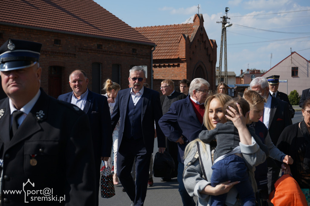 Ceremonia oddania do użytku strażakom z OSP Brodnica nowej strażnicy i wozu