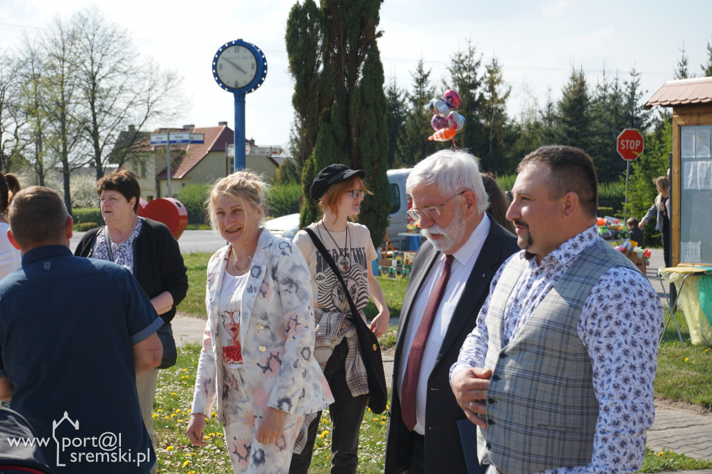 Ceremonia oddania do użytku strażakom z OSP Brodnica nowej strażnicy i wozu