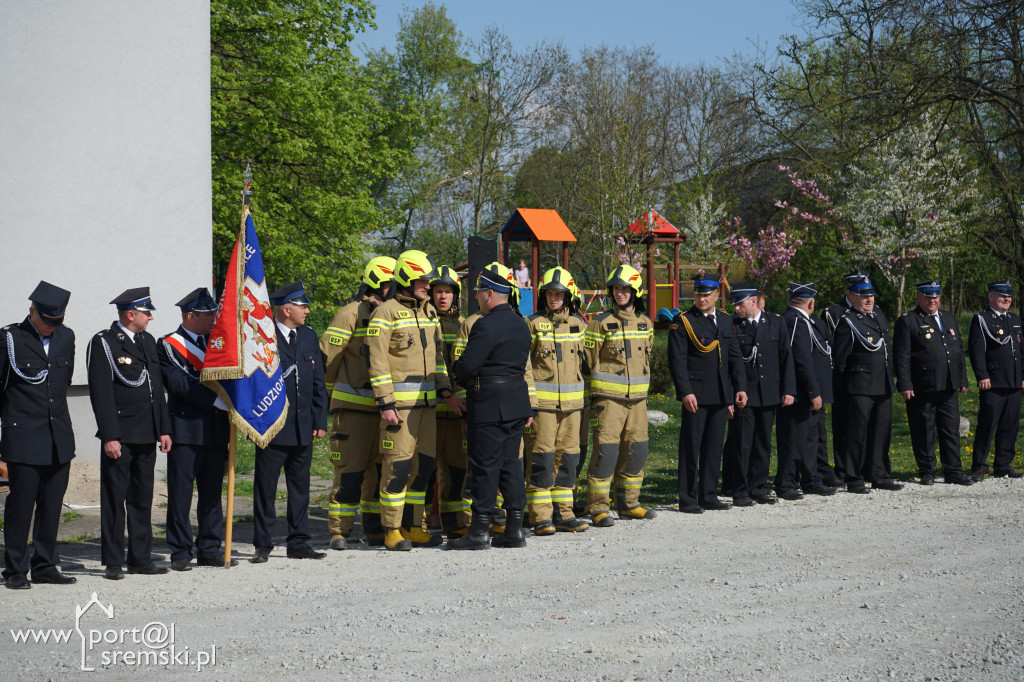 Ceremonia oddania do użytku strażakom z OSP Brodnica nowej strażnicy i wozu