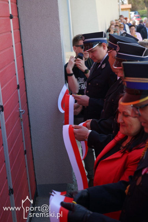 Ceremonia oddania do użytku strażakom z OSP Brodnica nowej strażnicy i wozu