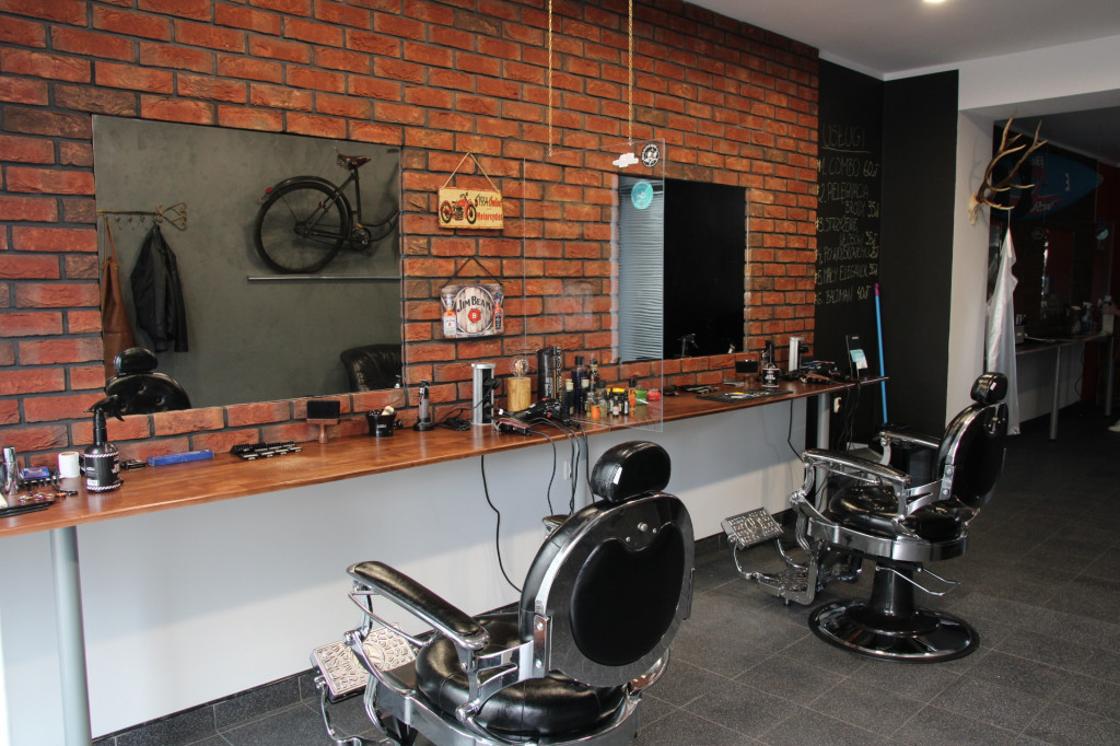 Pierwszy profesjonalny barbershop w Śremie. Miejsce w oldschoolowym stylu...