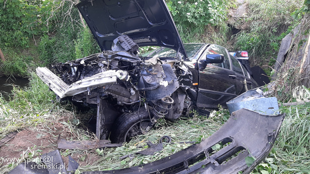 BMW zjechało z drogi