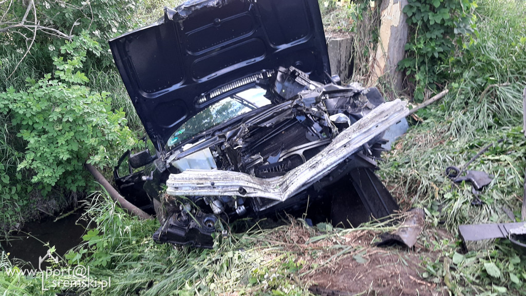 BMW zjechało z drogi