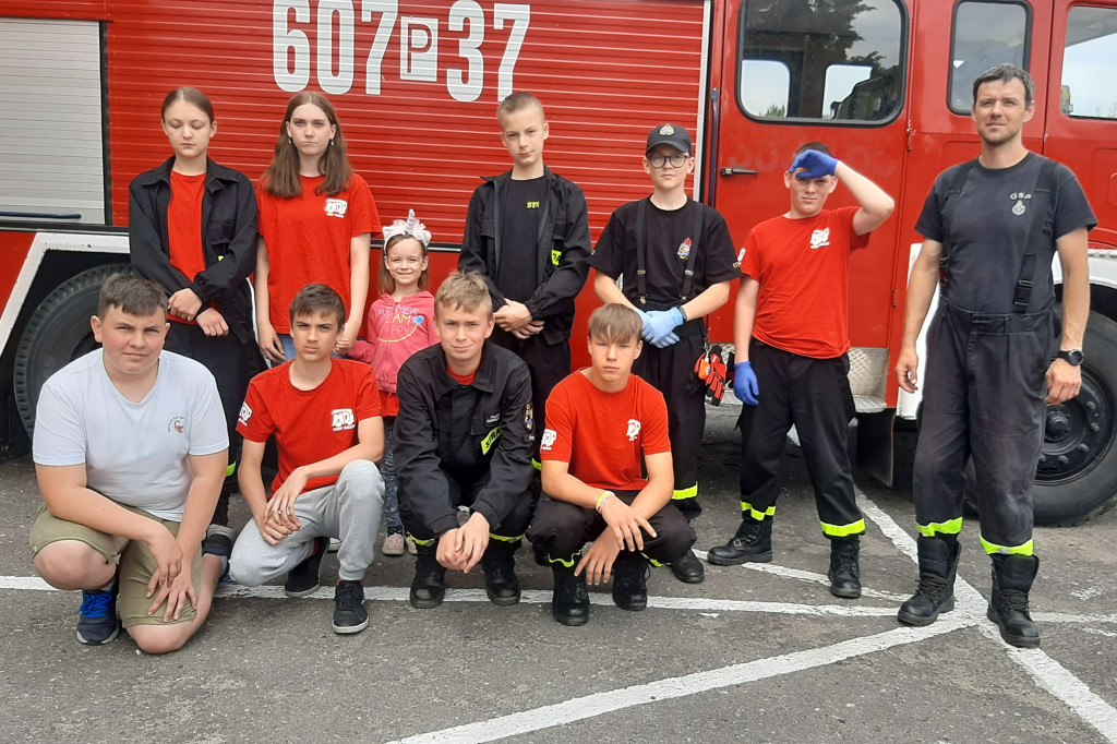 Szkolenie młodych strażaków