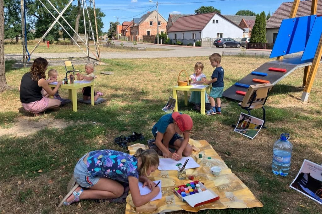 Czytanie pod chmurką w Niesłabinie