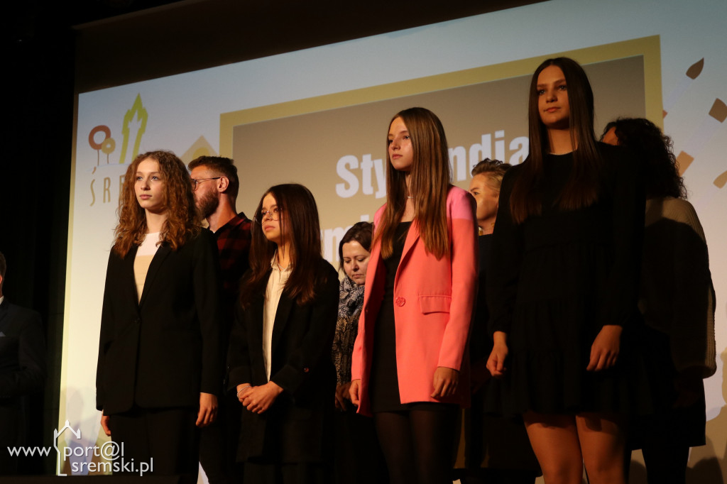 Stypendia burmistrza Śremu za r. sz. 2021/2022
