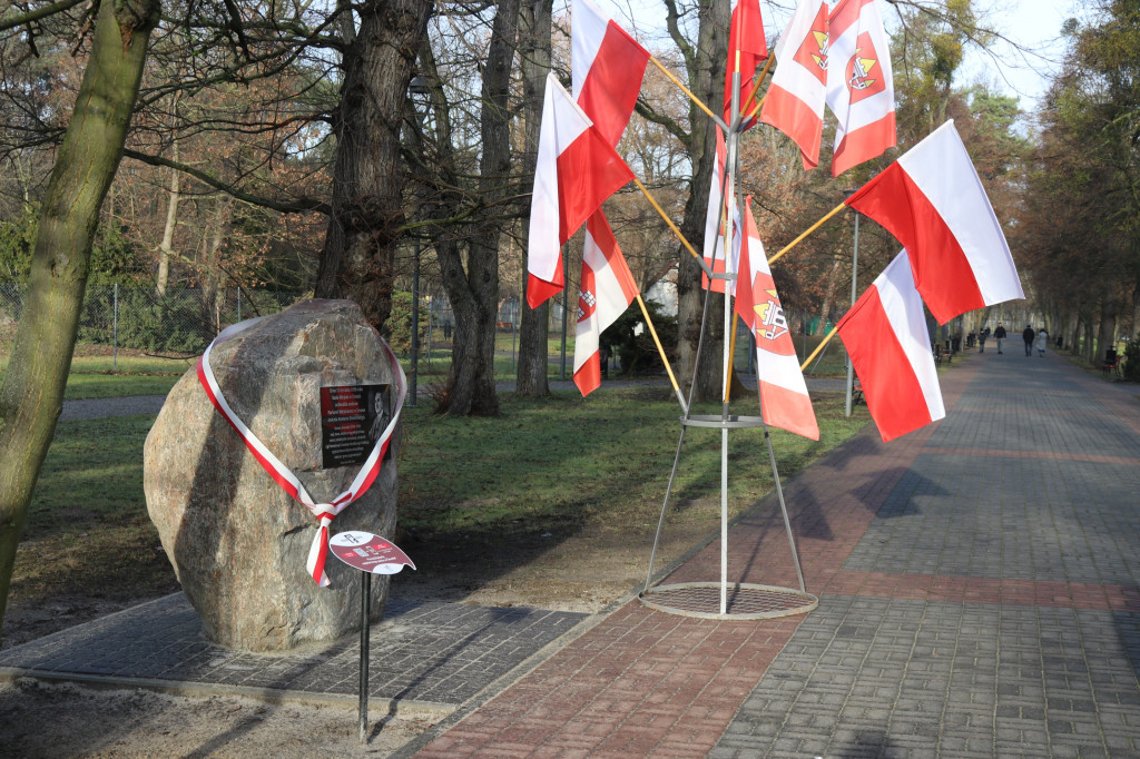 Odsłonięto tablicę poświęconą Romanowi Dmowskiemu