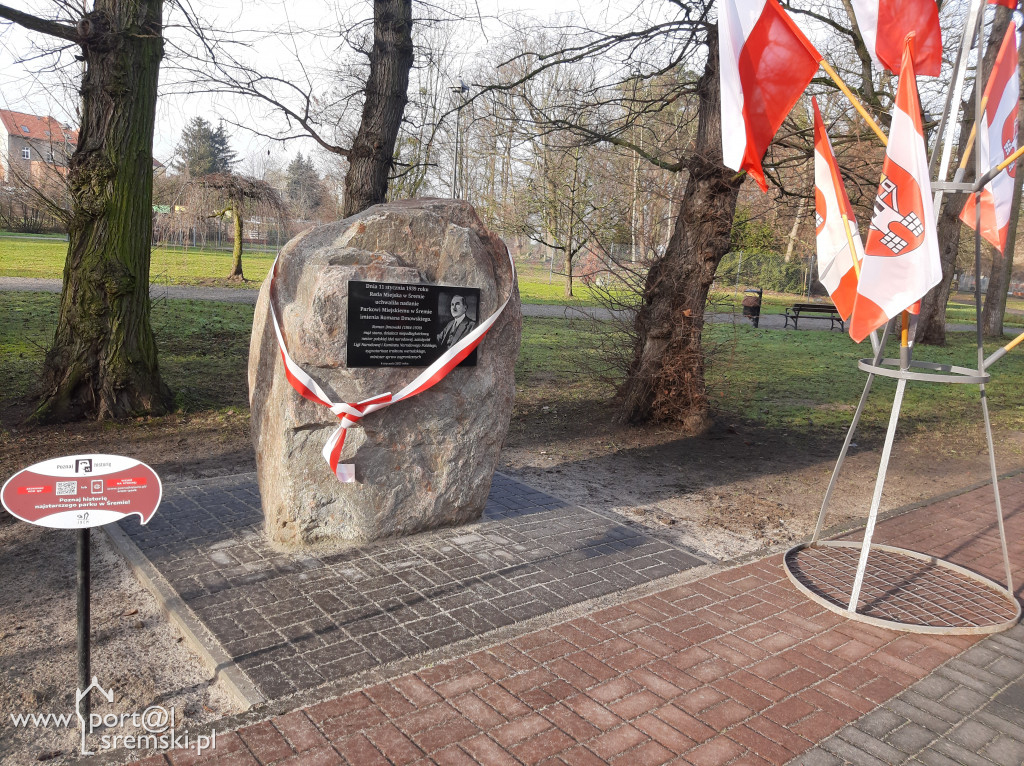 Odsłonięto tablicę poświęconą Romanowi Dmowskiemu