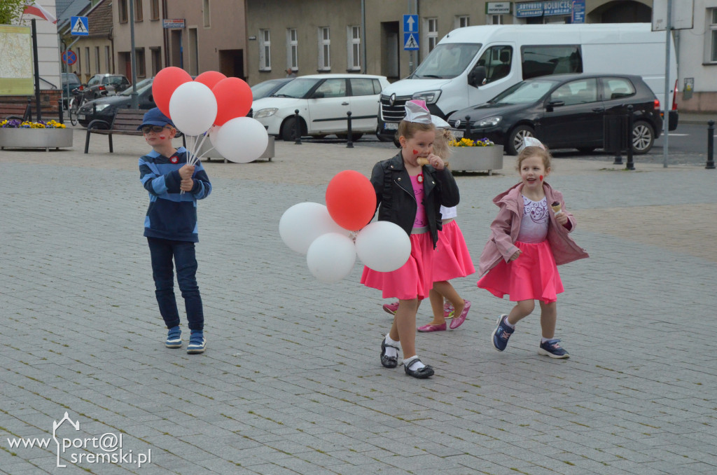 Ksiąski rynek na biało i czerwono