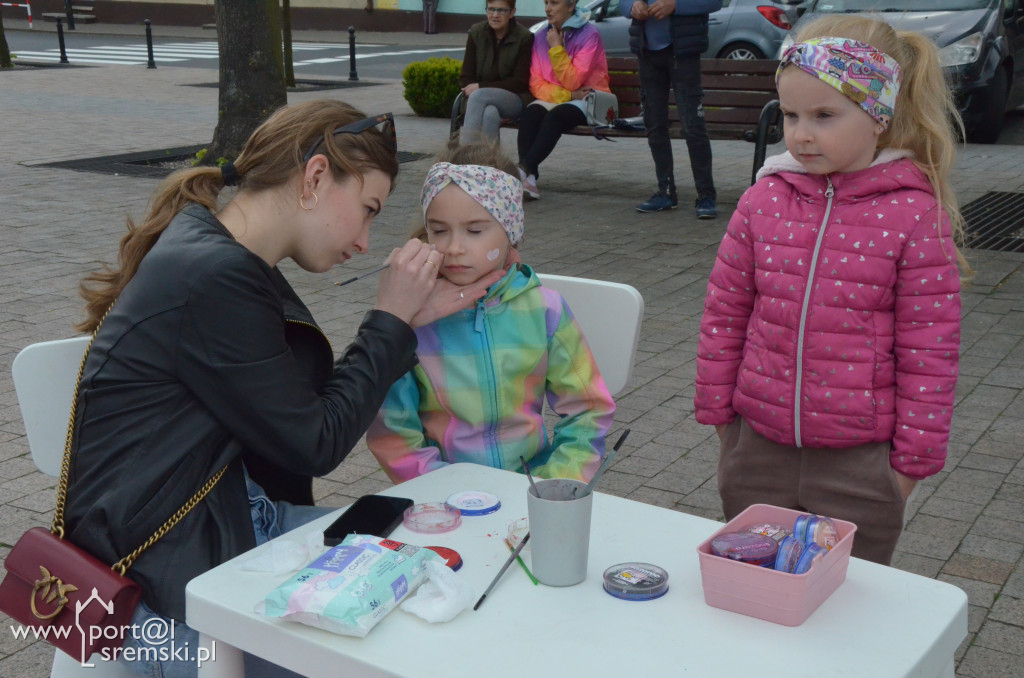 Ksiąski rynek na biało i czerwono