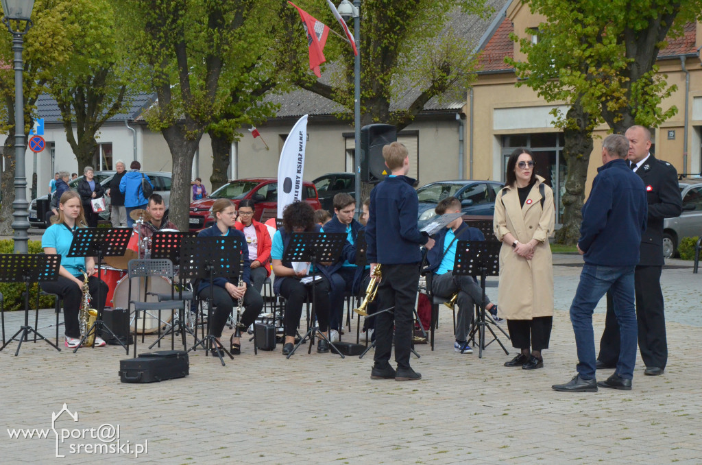 Ksiąski rynek na biało i czerwono