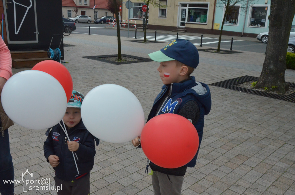 Ksiąski rynek na biało i czerwono