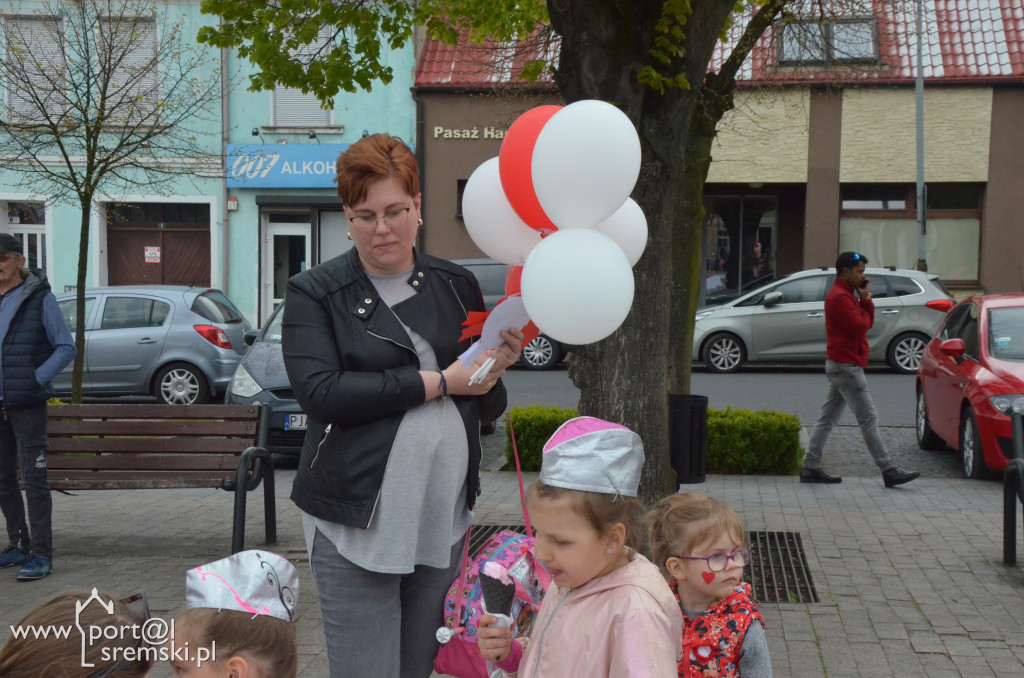 Ksiąski rynek na biało i czerwono