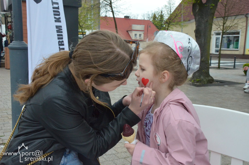 Ksiąski rynek na biało i czerwono