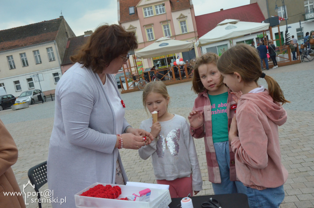 Ksiąski rynek na biało i czerwono