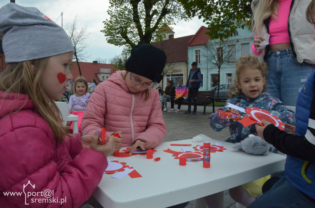 Ksiąski rynek na biało i czerwono