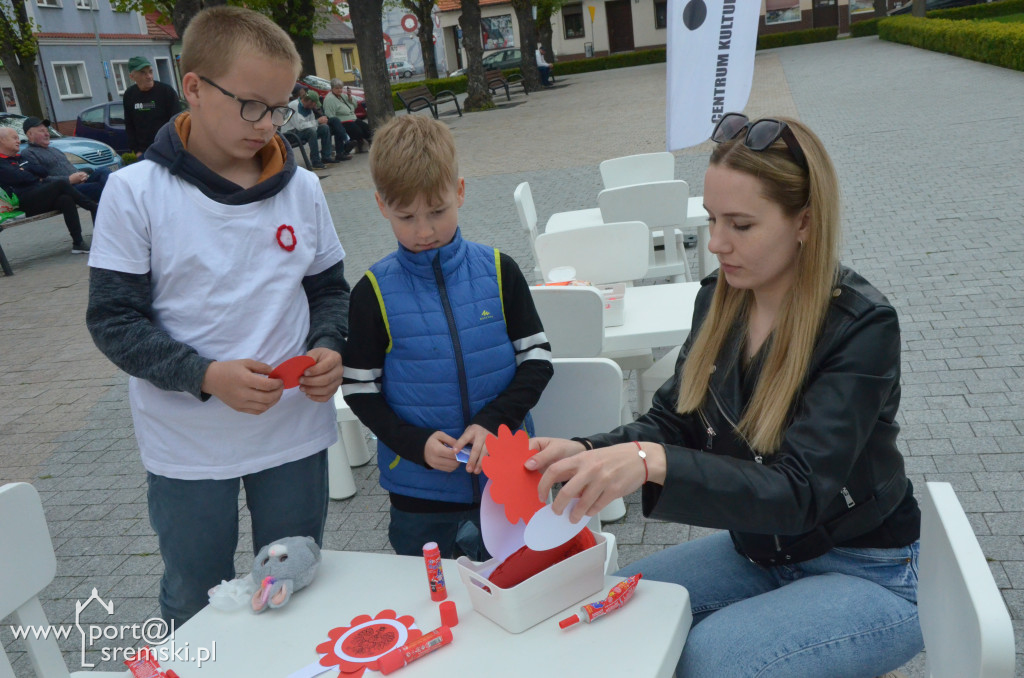 Ksiąski rynek na biało i czerwono