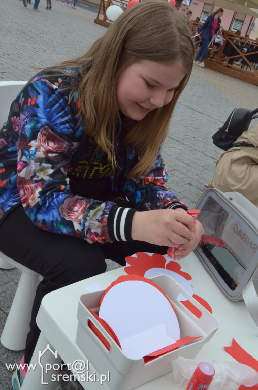 Ksiąski rynek na biało i czerwono