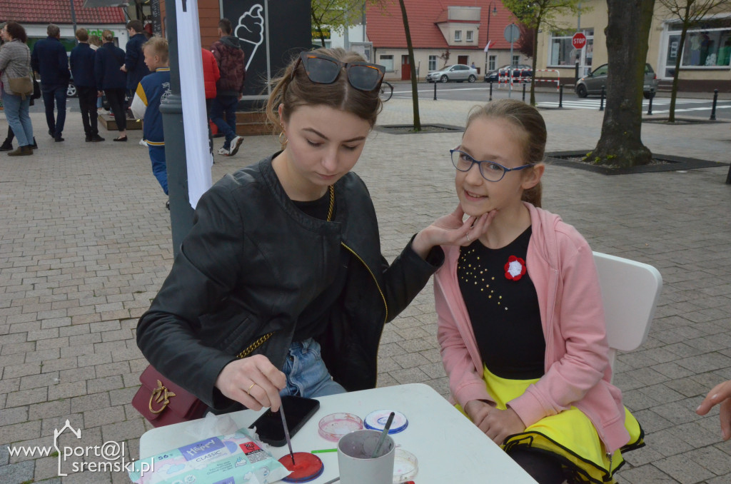 Ksiąski rynek na biało i czerwono