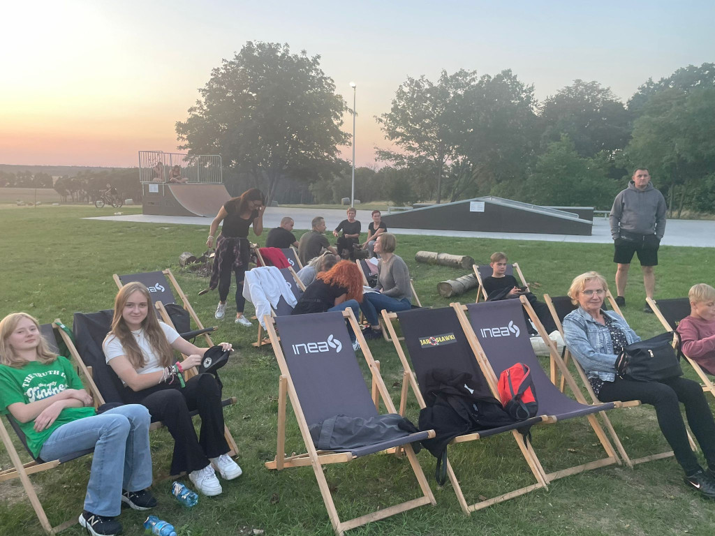 Film i kiełbaska, czyli kino plenerowe z ogniskiem